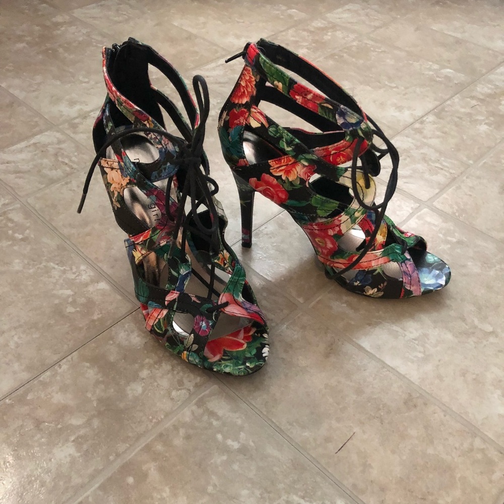 Madden Girl Women’s Floral Lace-up Sandals